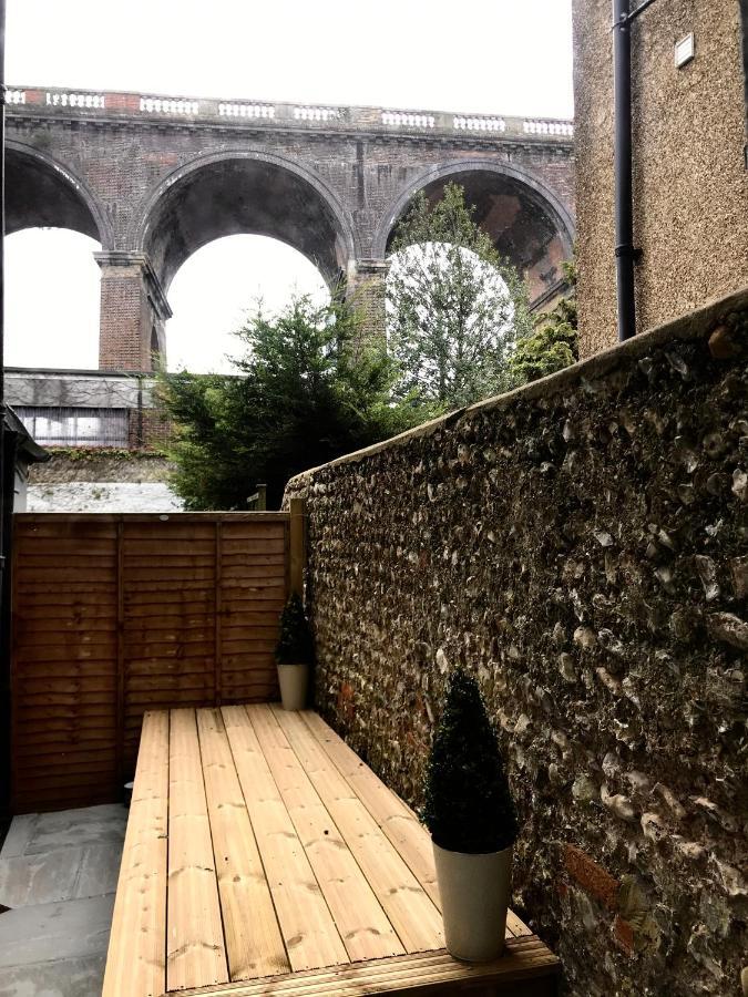 2 Bed 2 Bath & Terrace Holiday home *